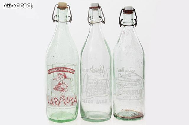 Tres botellas de gaseosa vintage