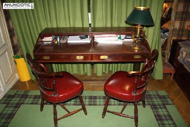 Antiguo escritorio de madera