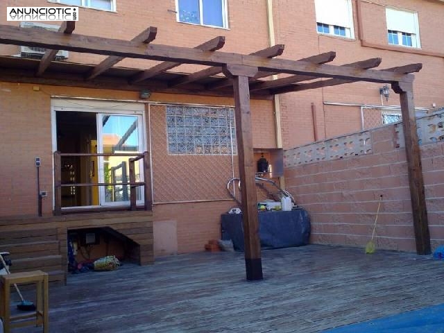 Pérgola de madera 600 x 400 cm, adosada a pared