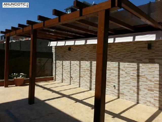 Pérgola de madera 600 x 400 cm, adosada a pared