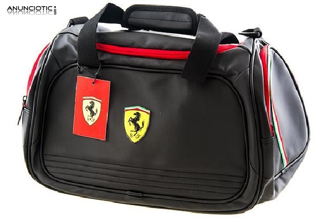 Neceser ferrari color negro.