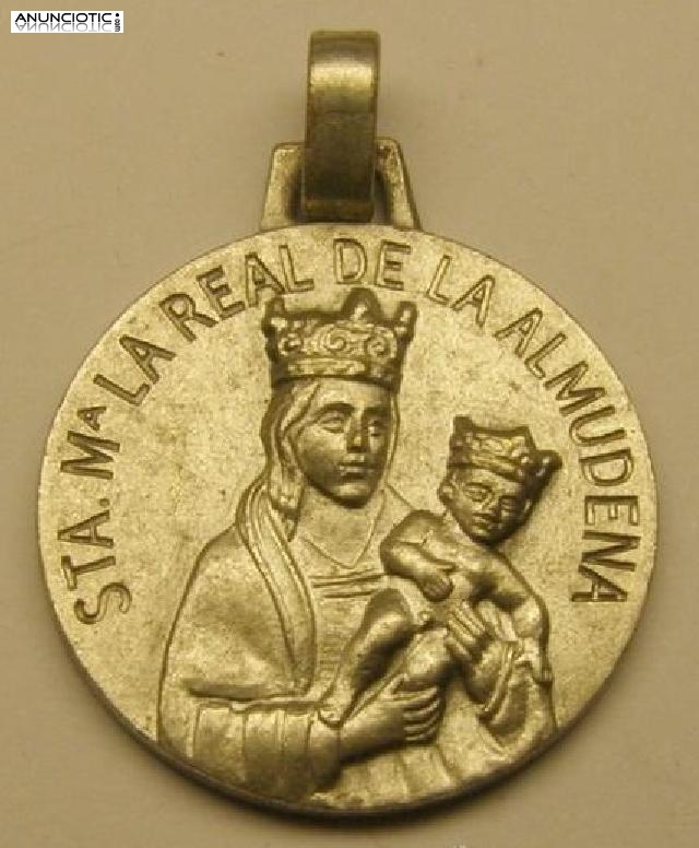 MEDALLA VIRGEN DE LA ALMUDENA EN ORO Y EN PLATA.