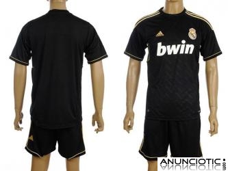 Nueva camiseta de f¨²tbol del Real Madrid en la nueva temporada 