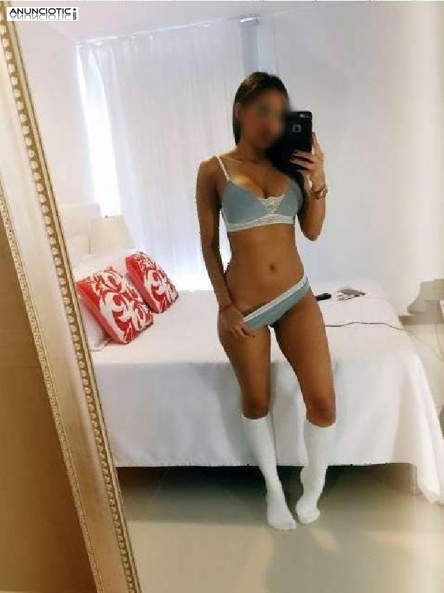 Tetona depilada super cachonda y folladora