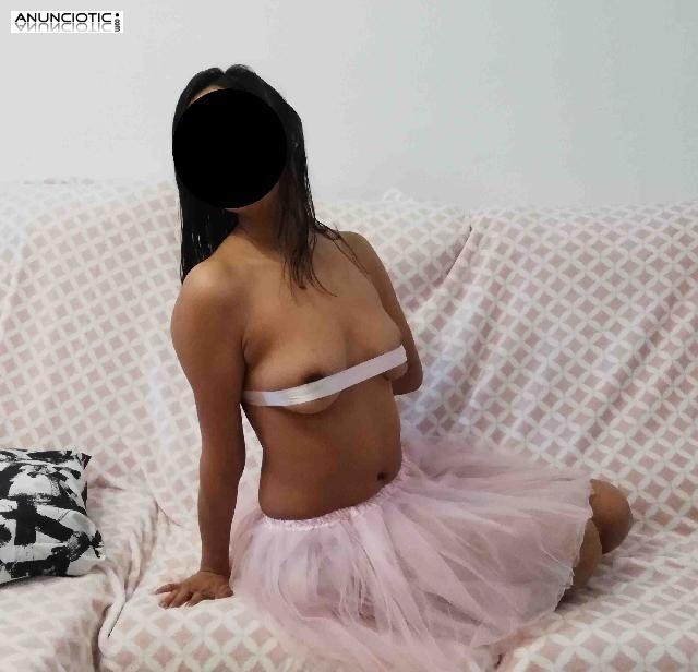 COLEGIALA SOLITA EN CASA SI TRAES UNA PIRULETA TE HAGO LO QUE MAMÁ AL CARTE