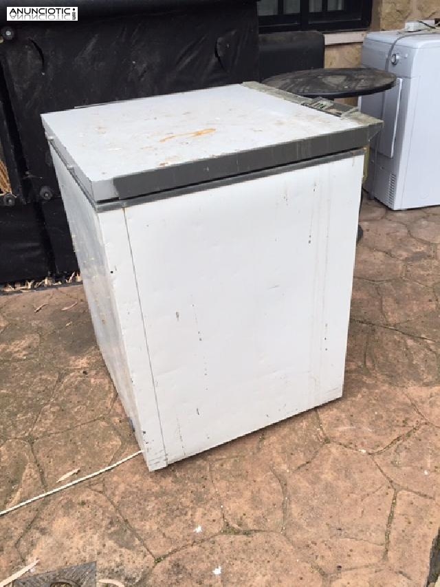 Se vende congelador de 90cm