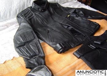 Vendo MONO DE CUERO moto para chico TALLA 52 