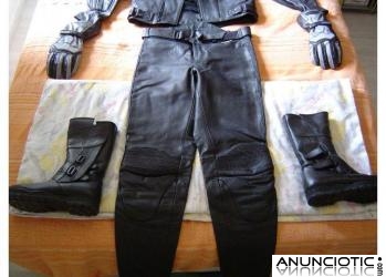 Vendo MONO DE CUERO moto para chico TALLA 52 