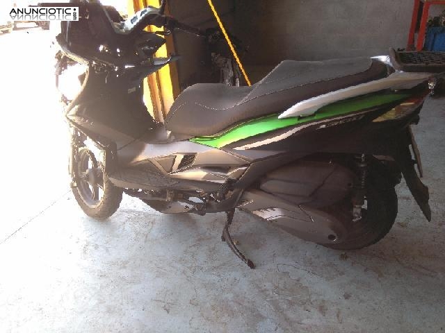 Kawasaki j300 con golpe