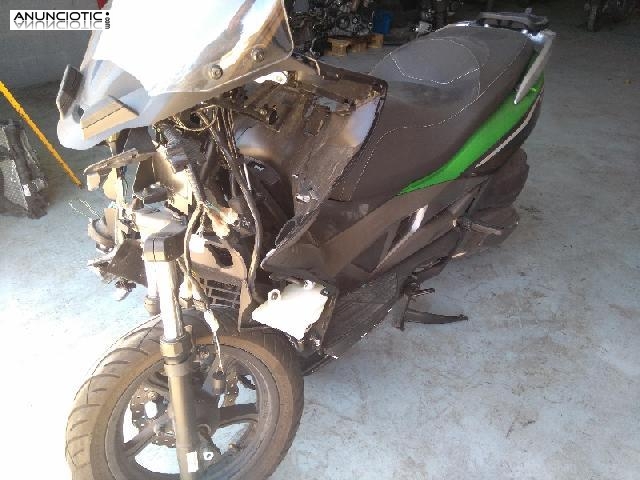 Kawasaki j300 con golpe