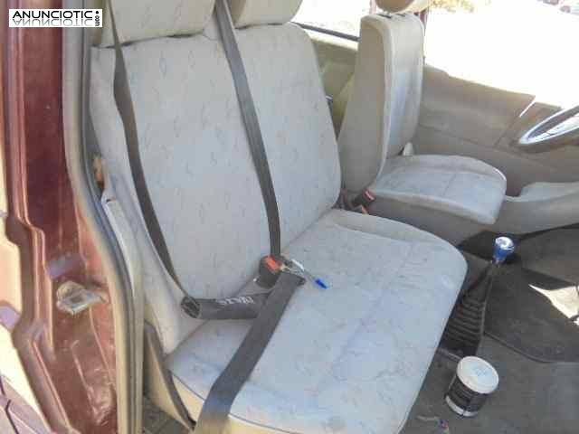 Asiento delantero derecho 3668081