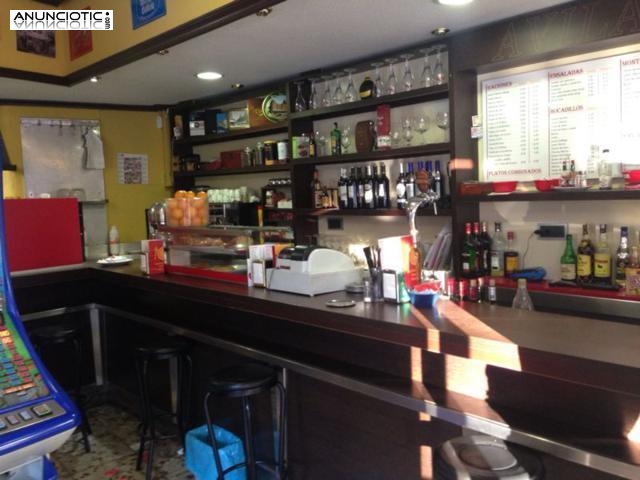 Traspaso Bar 80m² sin s/h y terraza en zona Barajas