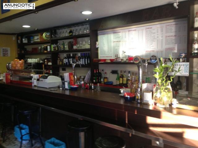 Traspaso Bar 80m² sin s/h y terraza en zona Barajas