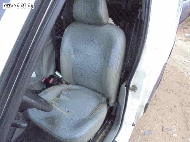 Asiento delantero izquierdo 3683394