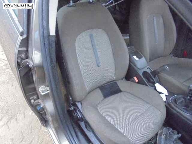 Asiento delantero derecho 3682182 fiat