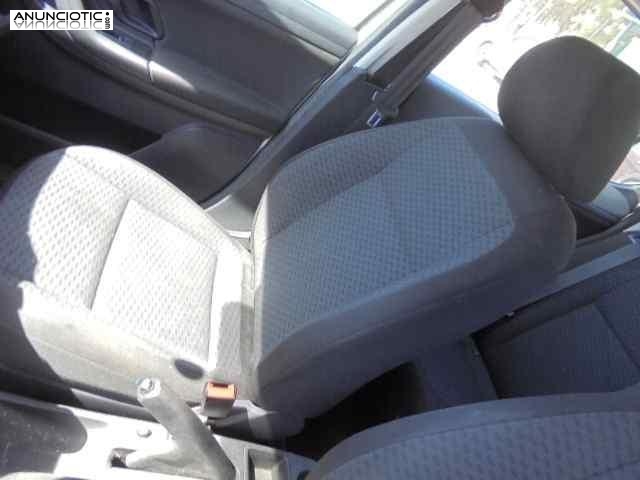 Asiento delantero derecho 3932500