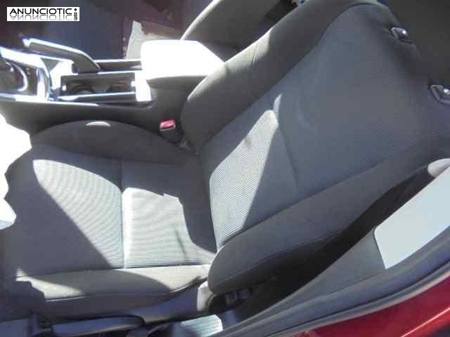 Asiento delantero izquierdo 3766951