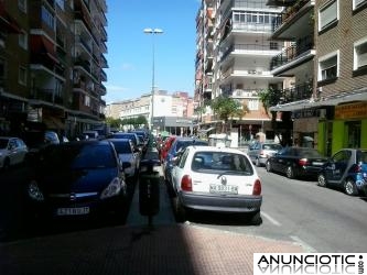 Se alquila local  Bda la paz Excelente zona comercial  48 m2