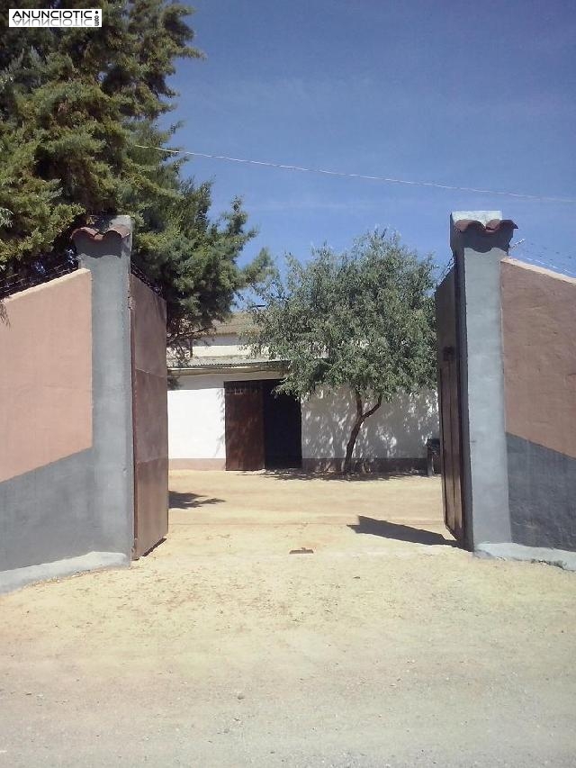 Finca y casa perfectamente amueblada en malaga