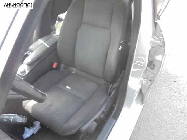 Asiento delantero izquierdo 3914969