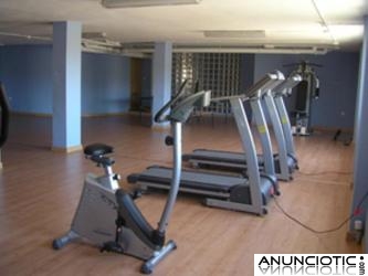 ALTORREAL Piso 3 dorm,planta baja, amueblado, jardin de 50 m, garaje, trastero. Gimnasio