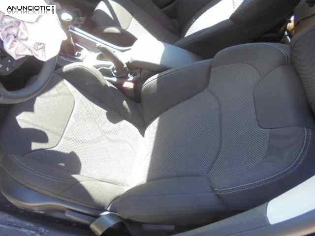 Asiento delantero izquierdo 3696747