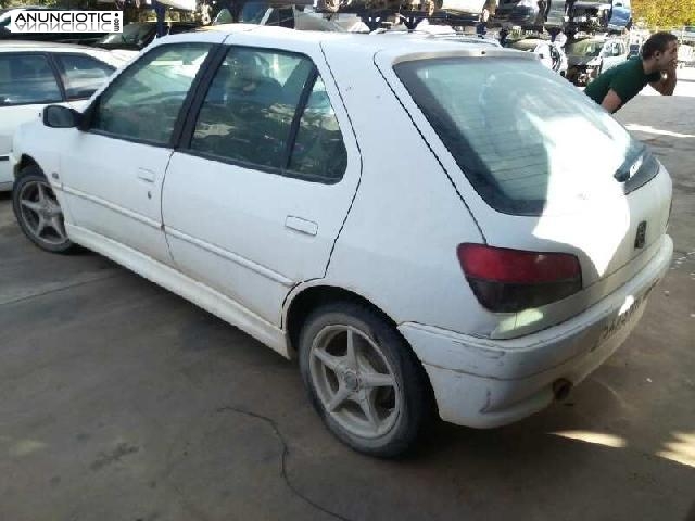 Peugeot 306 del 2001 para despiece