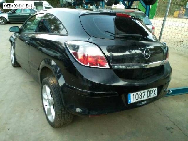 Opel astra gtc de 2005 en negro piezas