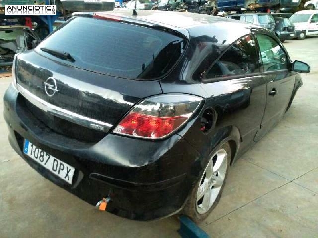 Opel astra gtc de 2005 en negro piezas