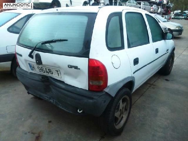 Opel corsa del 96 blanco para piezas