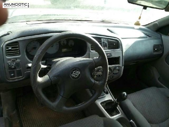 Nissan primera berlina de 2002