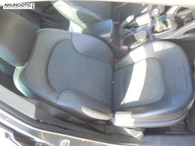 Asiento delantero derecho 3930434