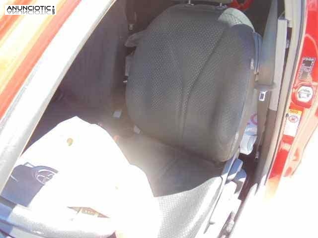 Asiento delantero izquierdo 3680658