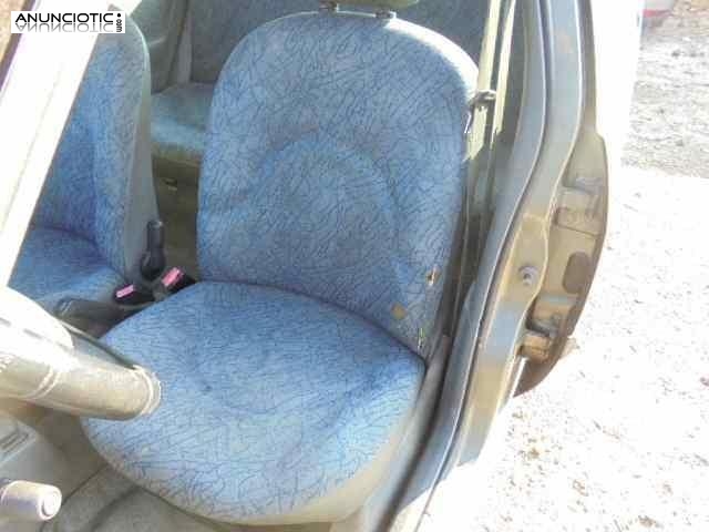 Asiento delantero izquierdo 3703074