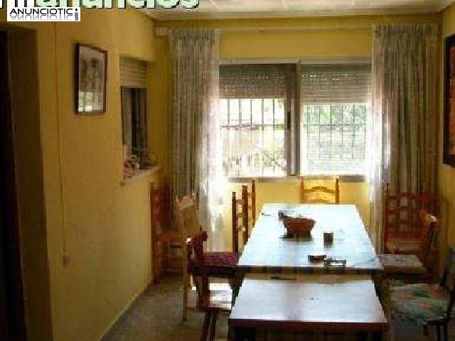 Se alquila y o vende chalet en lliria urbaniza 