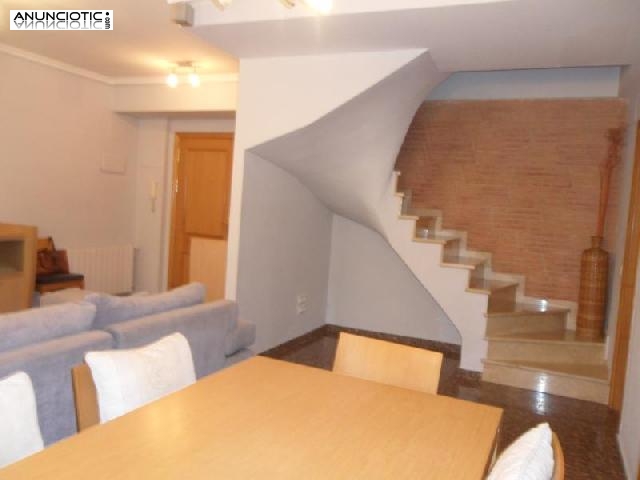 Venta de duplex, en almacera, junto estación m