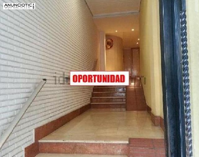 Se vende 1er piso con ascensor muy l 