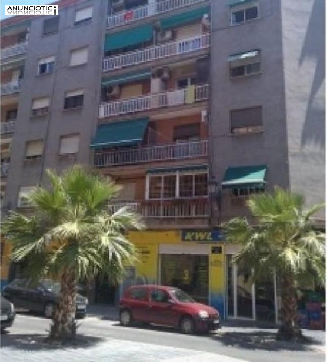 Se vende piso de 4 habitaciones en gooya