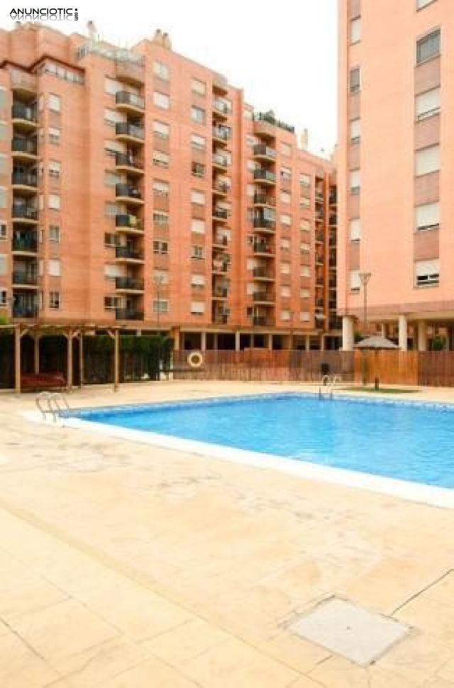 Estupendo residencial con piscina